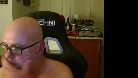 Crazy Beyond Cute online show from 19, 12, 2025