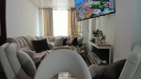 Snapshot of crazygirlsweet chatting on 13, 11, 2025 LAURA online show from 13, 11, 2025