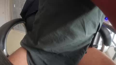 Snapshot of crazylive5 chatting on 5, 2, 2025 crazylive5 online show from 5, 2, 2025