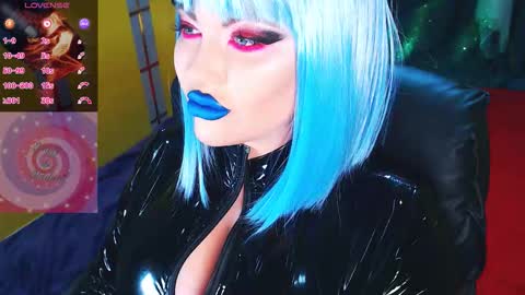 Snapshot of crazypinkyball chatting on 9, 11, 2025 Roxy online show from 9, 11, 2025