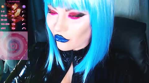 Snapshot of crazypinkyball chatting on 12, 11, 2025 Roxy online show from 12, 11, 2025