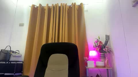 Snapshot of creamy_cock26 chatting on 28, 9, 2025 A S H L Y online show from 28, 9, 2025