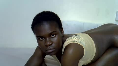 creamy_petite11 online show from 17, 6, 2026