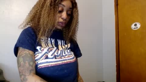 Snapshot of creamyexotica chatting on 17, 12, 2025 CreamyExotica online show from 17, 12, 2025