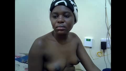 Snapshot of creamyypussyy chatting on 3, 10, 2025 creamyypussyy online show from 3, 10, 2025