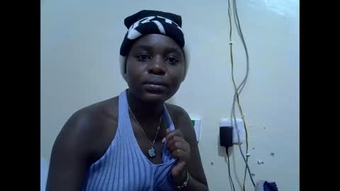 Snapshot of creamyypussyy chatting on 18, 12, 2025 creamyypussyy online show from 18, 12, 2025