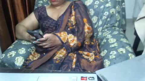Snapshot of crezybhabihot chatting on 2, 2, 2025 Sonika69 online show from 2, 2, 2025