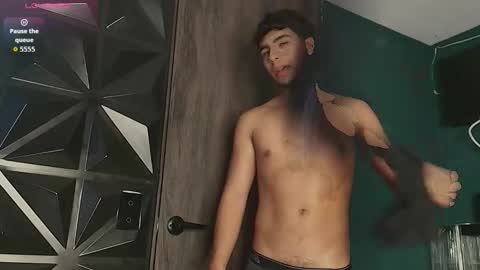 Snapshot of crh58_ chatting on 5, 11, 2025 crh58_ online show from 5, 11, 2025