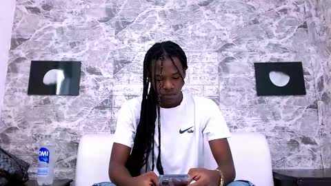 CriisBrown  online show from 20, 11, 2025