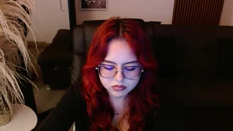 Snapshot of crimson_tati chatting on 5, 2, 2025 Tatiana online show from 5, 2, 2025