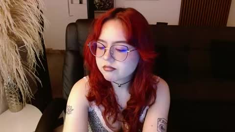 Snapshot of crimson_tati chatting on 8, 2, 2025 Tatiana online show from 8, 2, 2025