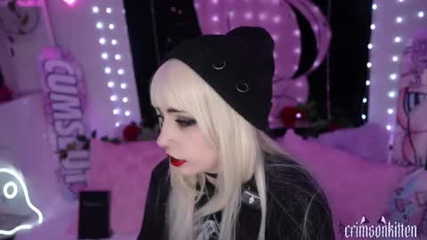 Crimson Kitten online show from 20, 11, 2025