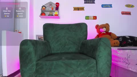 Snapshot of cris_stone chatting on 7, 10, 2025 cristian online show from 7, 10, 2025