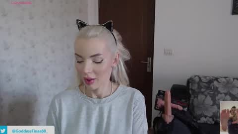 Snapshot of cris_tinne chatting on 26, 10, 2025 cris_tinne online show from 26, 10, 2025