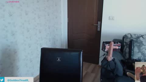 Snapshot of cris_tinne chatting on 28, 10, 2025 cris_tinne online show from 28, 10, 2025