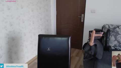 Snapshot of cris_tinne chatting on 5, 11, 2025 cris_tinne online show from 5, 11, 2025