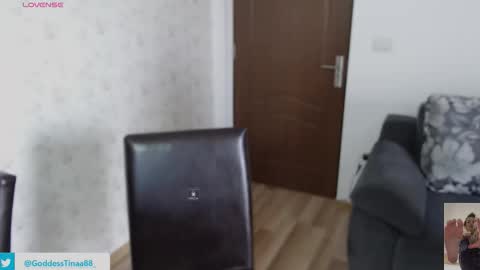 Snapshot of cris_tinne chatting on 7, 11, 2025 cris_tinne online show from 7, 11, 2025