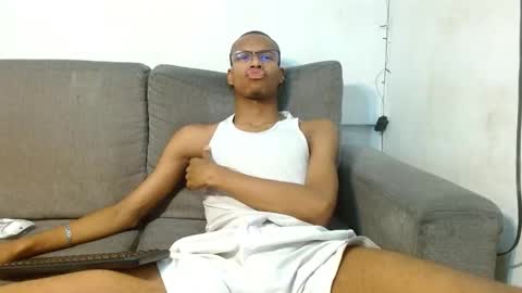 Snapshot of criss_zuri chatting on 24, 10, 2025 criss_zuri online show from 24, 10, 2025