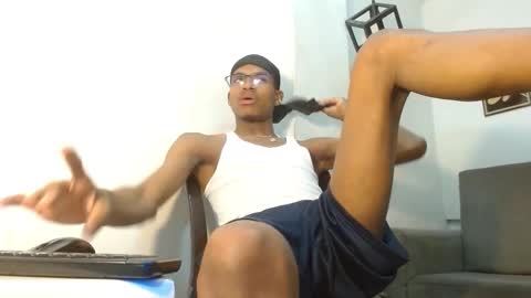 Snapshot of criss_zuri chatting on 27, 11, 2025 criss_zuri online show from 27, 11, 2025