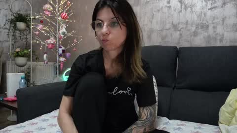 Snapshot of crissy_love chatting on 2, 1, 2025 crissy_love online show from 2, 1, 2025