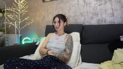 Snapshot of crissy_love chatting on 5, 2, 2025 crissy_love online show from 5, 2, 2025