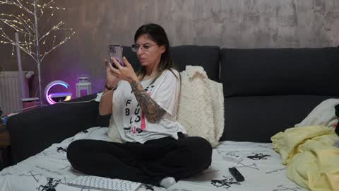 Snapshot of crissy_love chatting on 6, 2, 2025 crissy_love online show from 6, 2, 2025