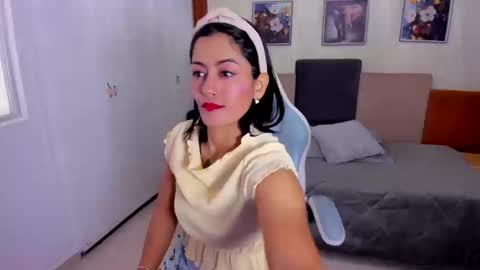 Snapshot of cristal_crossfit chatting on 12, 1, 2026 Cristal online show from 12, 1, 2026