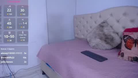 Snapshot of cristal_horny19 chatting on 23, 2, 2025 Milena online show from 23, 2, 2025