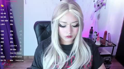 Snapshot of cristal_kosh chatting on 8, 3, 2025 Cris online show from 8, 3, 2025