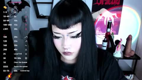 Snapshot of cristal_kosh chatting on 29, 10, 2025 Cris online show from 29, 10, 2025