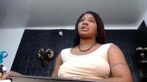 Snapshot of cristal_smith06 chatting on 18, 12, 2025 Hanna online show from 18, 12, 2025