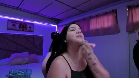 cristal_smith20 online show from 8, 4, 2026