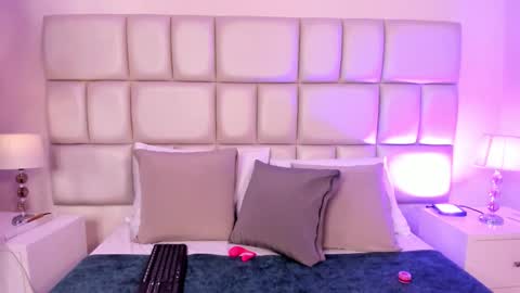 cristallwilliams online show from 2, 12, 2025