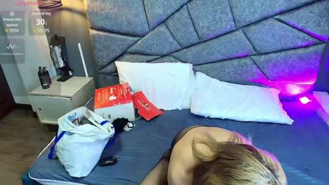 Snapshot of cristalmillf chatting on 17, 12, 2024 CRISTAL MILF online show from 17, 12, 2024