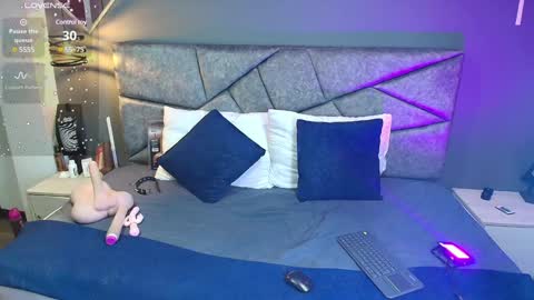 Snapshot of cristalmillf chatting on 14, 1, 2025 CRISTAL MILF online show from 14, 1, 2025