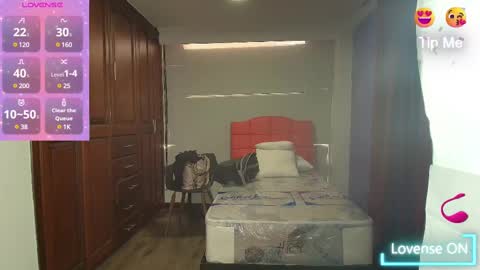 Snapshot of cristalmillf chatting on 9, 2, 2025 CRISTAL MILF online show from 9, 2, 2025