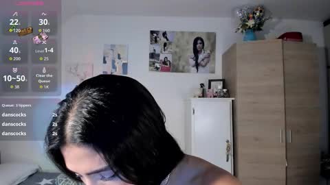 Snapshot of cristalmunez chatting on 22, 10, 2025 cristal online show from 22, 10, 2025