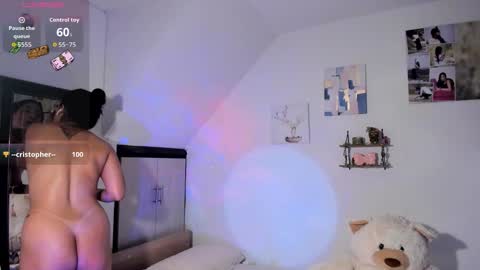 Snapshot of cristalmunez chatting on 31, 10, 2025 cristal online show from 31, 10, 2025