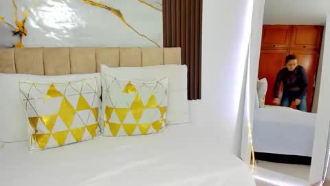 cristal walker online show from 4, 2, 2026