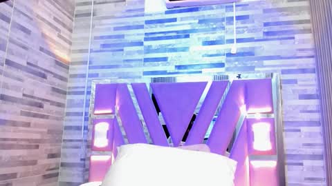 Snapshot of cristhinbrown chatting on 15, 11, 2025 cristin online show from 15, 11, 2025