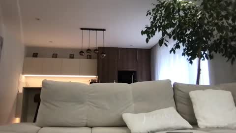 Snapshot of cristianovilla chatting on 5, 1, 2025 CristianoHailey online show from 5, 1, 2025