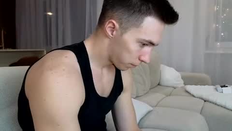 Snapshot of cristianovilla chatting on 6, 3, 2025 CristianoHailey online show from 6, 3, 2025