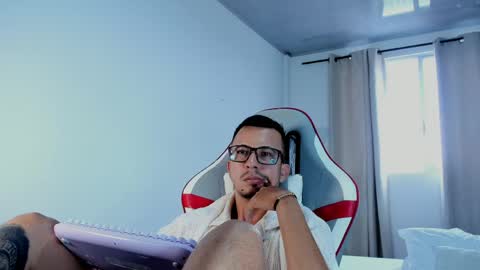 Snapshot of cristopher_evansx chatting on 7, 4, 2026 Cristopher online show from 7, 4, 2026