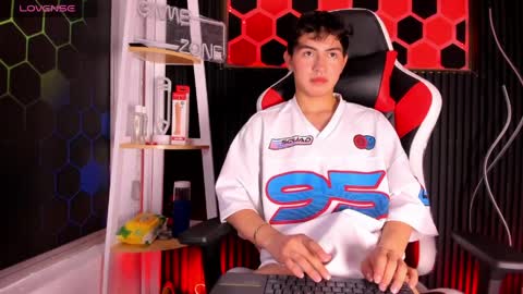 Cristopher  online show from 7, 4, 2026