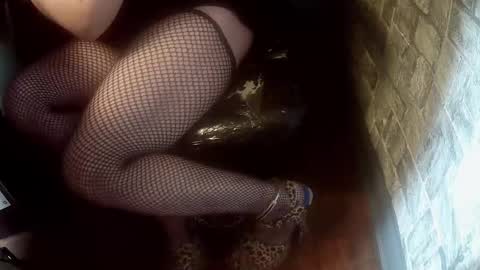 Snapshot of crossdresser_krystal chatting on 29, 9, 2025 crossdresser krystal online show from 29, 9, 2025