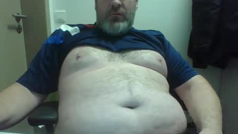 Snapshot of crouch1 chatting on 29, 10, 2025 Crouch1 online show from 29, 10, 2025