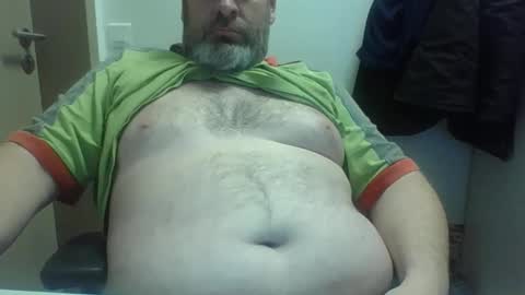 Snapshot of crouch1 chatting on 30, 10, 2025 Crouch1 online show from 30, 10, 2025