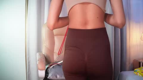 Snapshot of crystal_gilton chatting on 15, 5, 2026 crystal_gilton online show from 15, 5, 2026