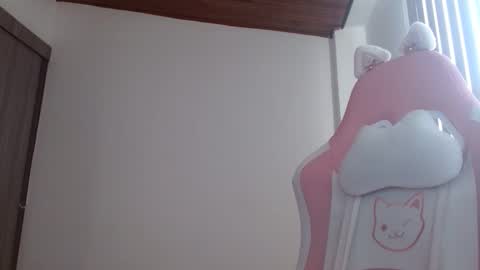 Crystal Blaze online show from 10, 9, 2025