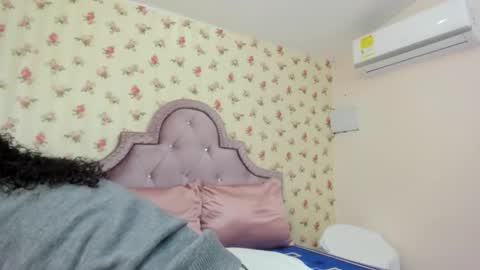 Snapshot of crystal_watson0 chatting on 18, 5, 2026 Milf Latina online show from 18, 5, 2026